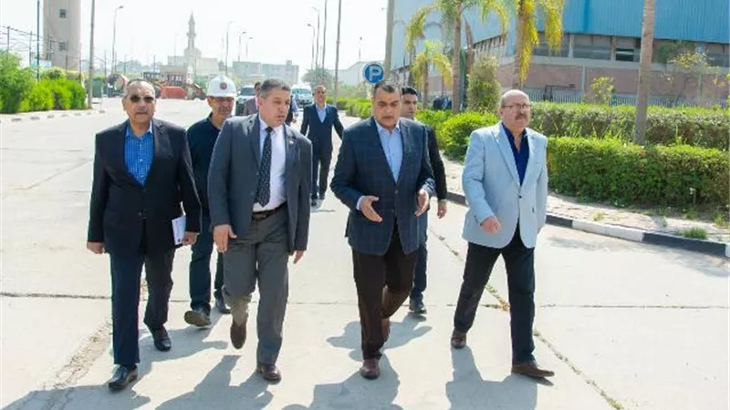 وزير الإنتاج الحربي يتفقد خطوط الإنتاج بـ