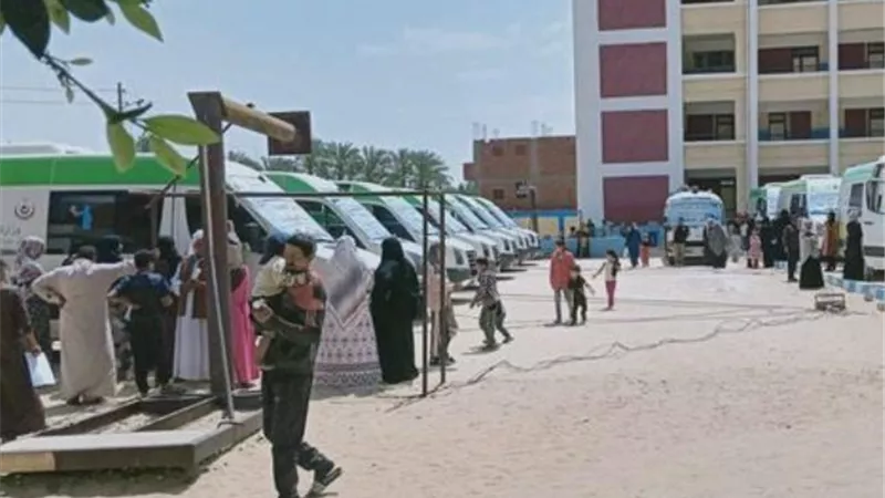 التنمية المحلية تشيد بقوافل حياة كريمة الطبية في الإسماعيلية
