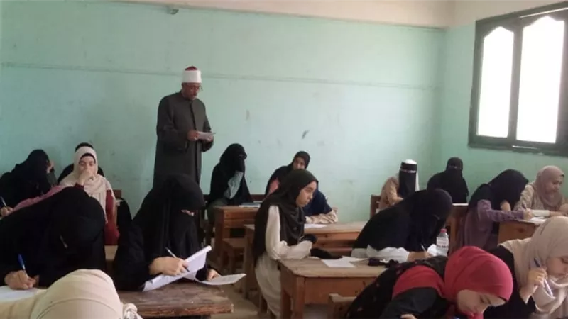 رئيس منطقة كفر الشيخ الأزهرية يتفقد لجان امتحانات اخر العام