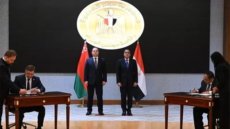 رئيسا وزراء مصر وبيلاروسيا يشهدان توقيع اتفاق لتعزيز نظام التجارة المشتركة