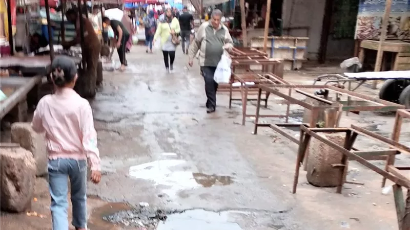 تخفيضات كبير ه بأسواق الاسكندريه ..ومحال الاسماك تغلق ابوابها