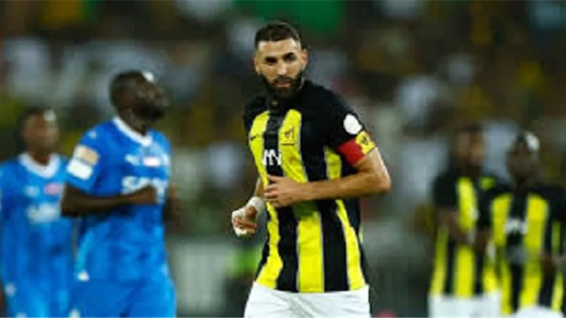 بنزيما علي رأس غيابات إتحاد جدة أمام الهلال بكأس خادم الحرمين
