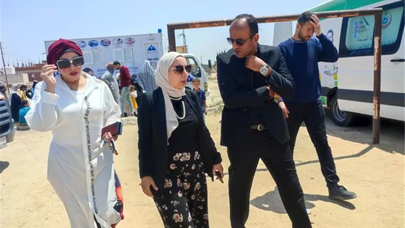 9عيادات تخصصية في قافلة حياة كريمة الطبية بأم عزام في الإسماعيلية