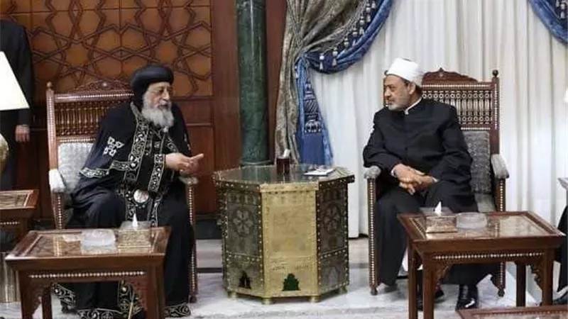 الإمام الأكبر يهنئ البابا تواضروس والإخوة المسيحيين بعيد القيامة