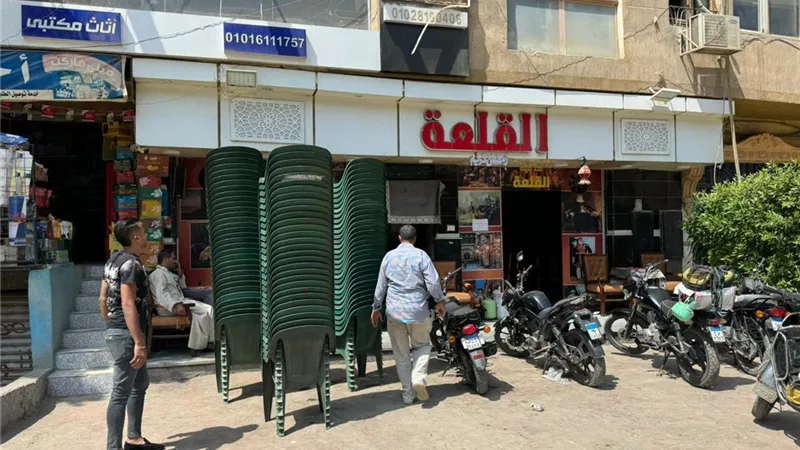 محافظ الجيزة يوجه بتكثيف حملات الرقابة على المقاهي والمحلات