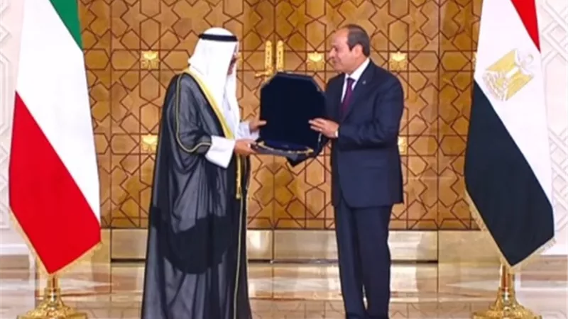 الرئيس السيسي يمنح قلادة النيل لأمير دولة الكويت