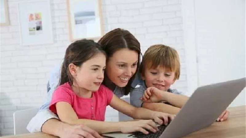 التوجه للتعليم الرقمي .. هل تكون المرأة أول من ينفذ دعوة الرئيس السيسي ؟