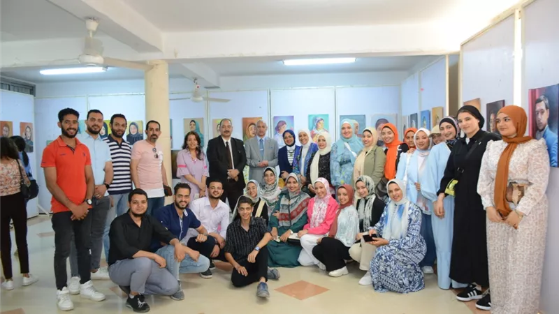 معرض فني لطلاب التربية النوعية بجامعة أسيوط بعنوان 