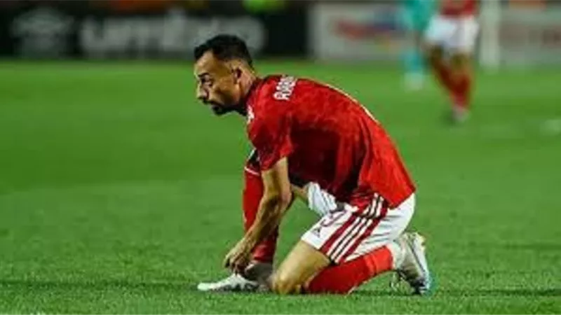 الأهلي والإسماعيلي : أحمد عبد القادر يسقط للإصابة