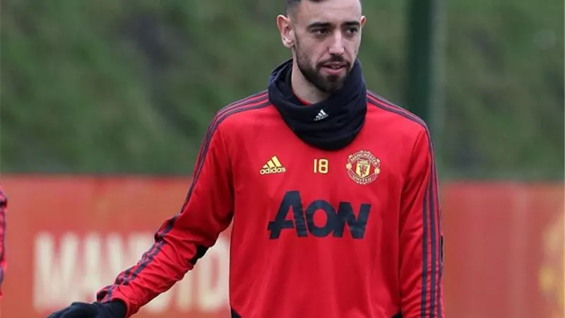 البرتغالي فيرنانديز يُلمح بالرحيل عن مانشستر يونايتد