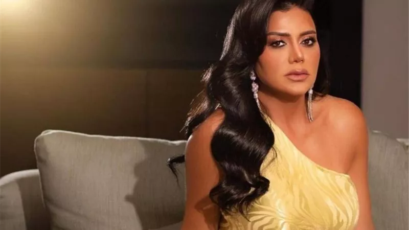رانيا يوسف مطربة استعراضية لأول مرة