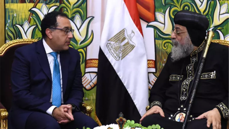 رئيس الوزراء يهنئ البابا تواضروس الثاني بعيد القيامة المجيد