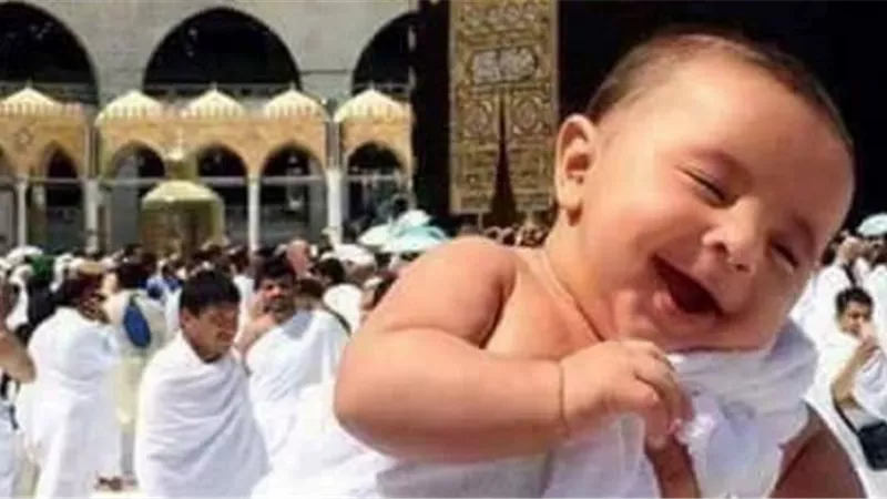 فقه المرأة فى الحج..ومنه حكم الطواف بحمل طفل يرتدي الحفاض