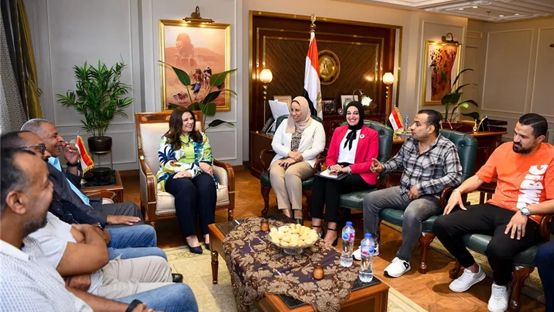 وزيرة الهجرة تحتفل بنجاح شباب المطرية في تنظيم أكبر مائدة إفطار