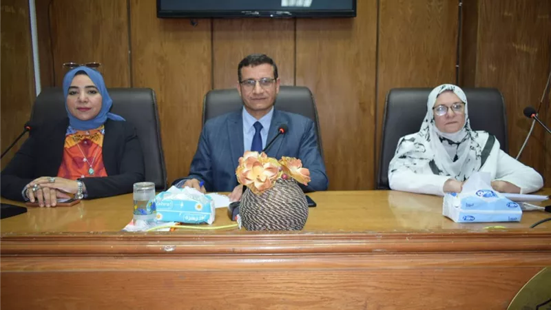 ندوة عن دور المعلم في مكافحة الهجرة غير الشرعية بـ