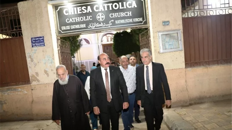 محافظ أسوان يهنئ الأخوة الأقباط بمناسبة عيد القيامة المجيد