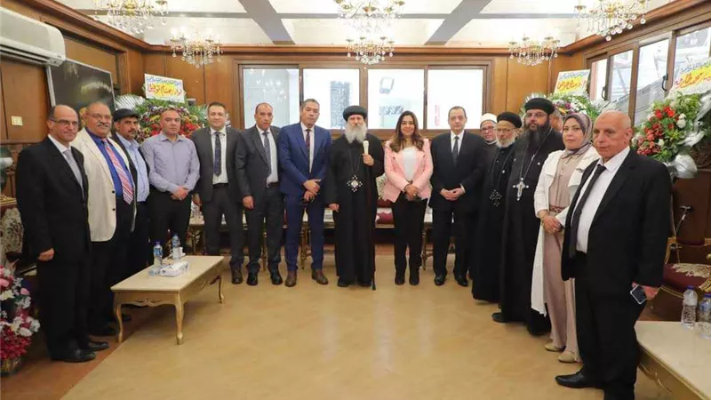 محافظ دمياط تزور كنيسة العذراء مريم للتهنئة بعيد القيامة المجيد