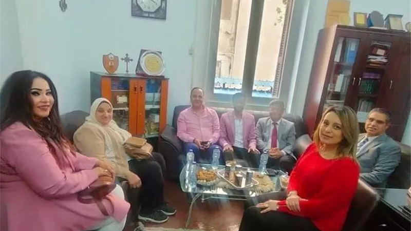 رئيسة حي وسط تهنئ الكنيسة الإنجيلية المعمدانية بعيد القيامة