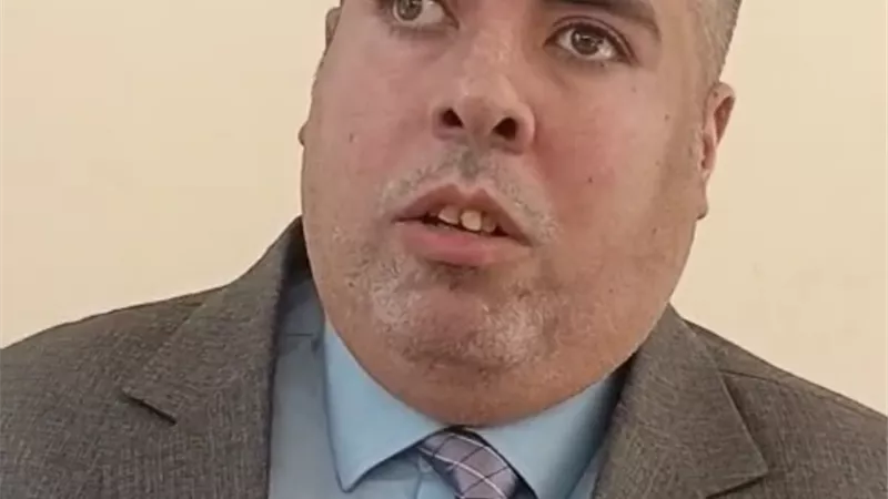 تكريم أحد ذوي الهمم بوزارة العمل من الرئيس السيسي في احتفالية عيد العمال