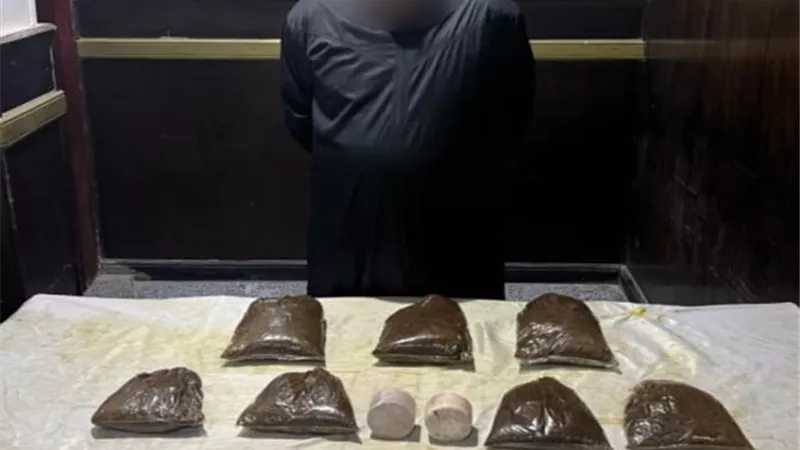 القبض على 3 من ديلارات القاهرة بـ كوكتيل مخدرات