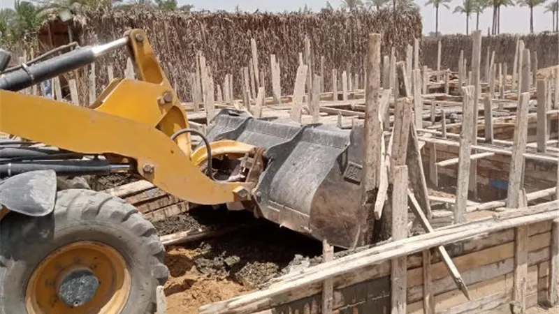 إزالة فورية لتعدٍّ بالبناء المخالف بقرية الضبعية بالاسماعيلية