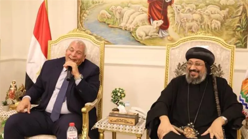 محافظ الوادي الجديد يقدم التهنئة لأقباط كنيسة السيدة العذراء