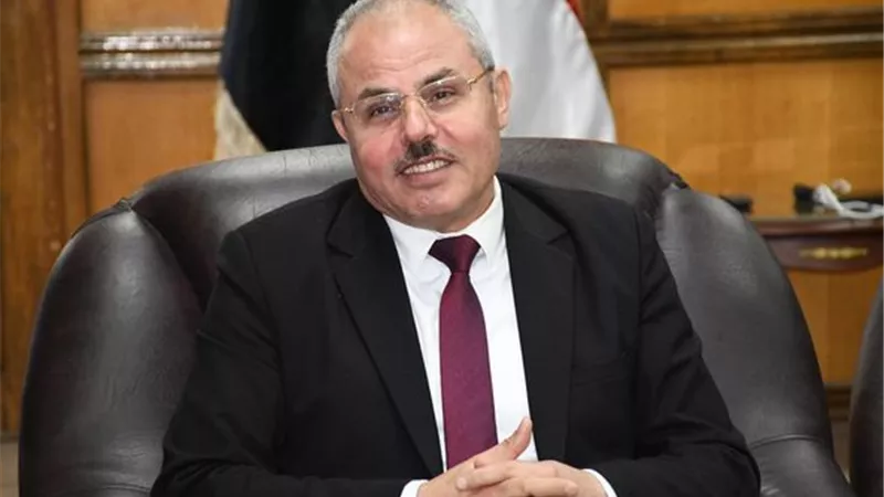 رئيس جامعة القناة يهنئ البابا تواضروس الثاني بعيد القيامة المجيد