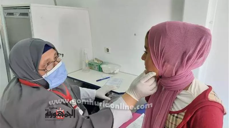 علاج ٨٩٥ مواطنا بالمجان في قافلة طبية بدمياط