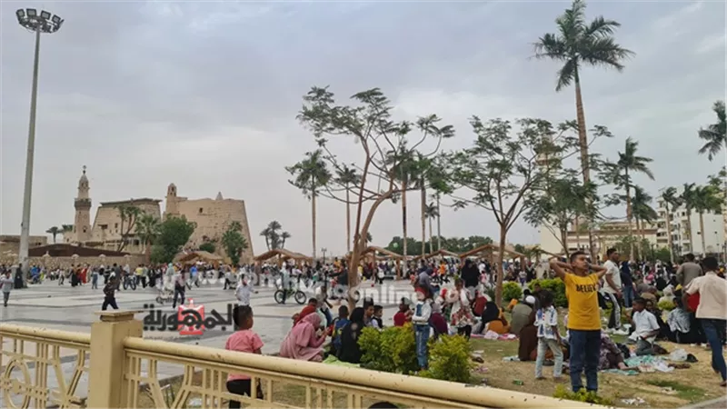 محافظ الأقصر يهنئ الأهالى بعيد القيامة وشم النسيم