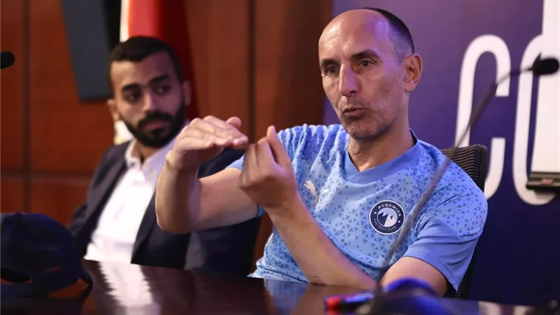 مدرب بيراميدز يحاضر عدد من المدربين المصريين والبرتغاليين