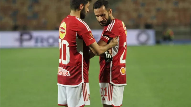 شاهد لحظة للذكرى.. الأهلي يحتفل بـ معلول بعد إرتدائه شارة القائد