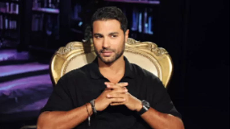 كريم فهمى: لم أفكر في الإلحاد ولا أحب أن ارتدى ثوب الفضيلة