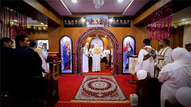 رجال الدين المسيحى يشاركون النزلاء المسيحيين الأحتفال بعيد القيام