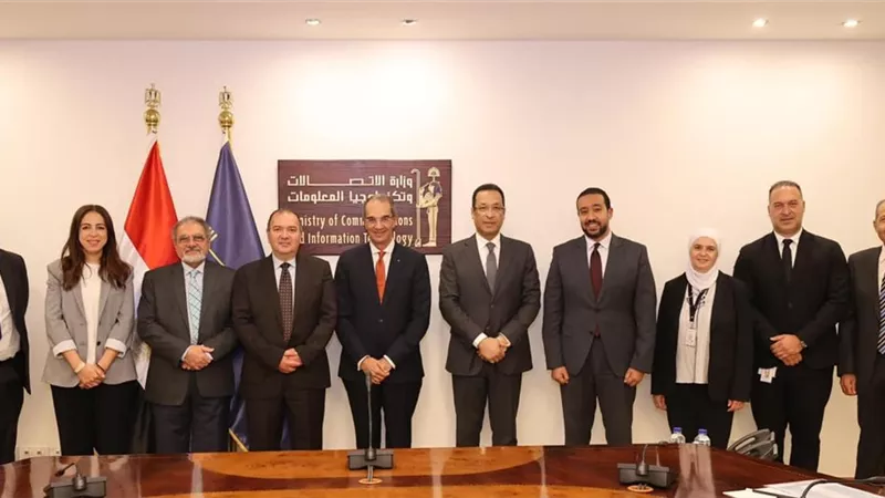 طلعت: توظيف تكنولوجيا الذكاء الاصطناعى لتنمية صناعة التعهيد
