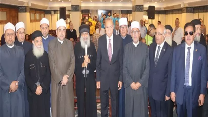 محافظ القليوبية يهنئ الاخوة الاقباط بمطرانية بنها وشبين القناطر وشبرا الخيمة