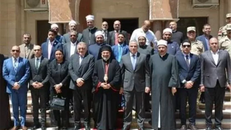 رئيس المنطقة الأزهرية يقدم التهنئة مع محافظ سوهاج للإخوة المسيحيي