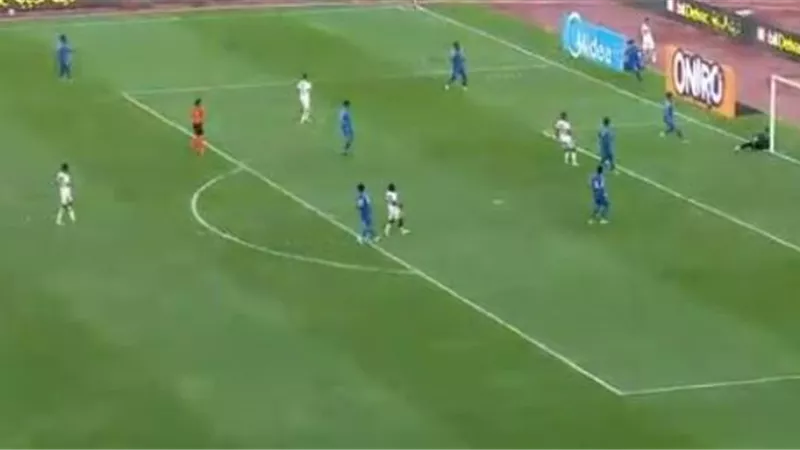 محاولات هجومية مبكرة من لاعبى الزمالك على مرمى سموحة