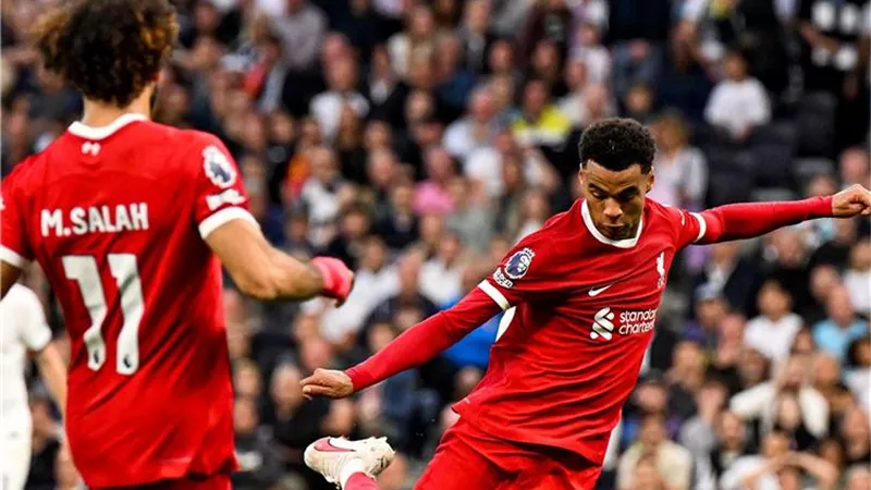 ليفربول يسجل الثالث ضد توتنهام برأسية جاكبو.. فيديو