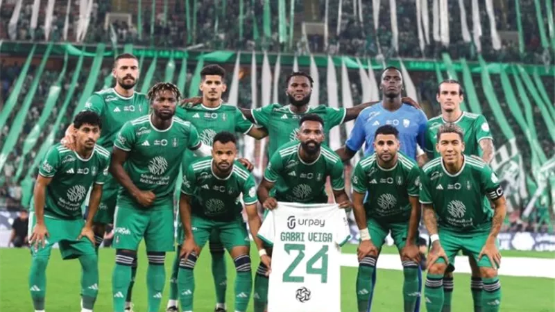 ثلاثى هجومى فى تشكيل الأهلي لمواجهة الهلال بالدورى السعودى