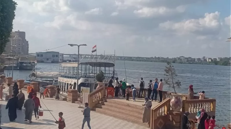 إقبال على حديقة الأسرة والمتنزهات النيلية بدسوق لقضاء شم النسيم