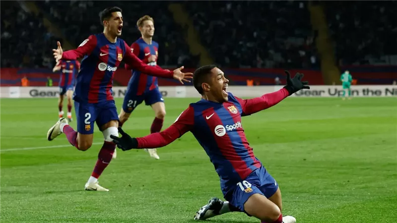 وكيل نجم برشلونة يهدد بالرحيل