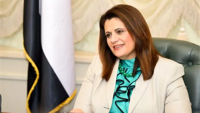 14 خدمة تقدمها وزارة الهجرة للمصريين بالخارج