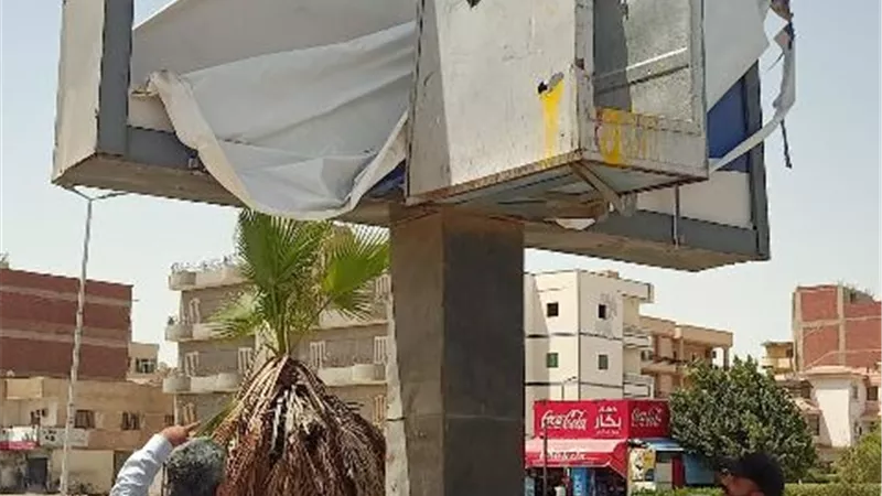 إزالة الإعلانات المخالفة في حملات بمدينتي دمياط الجديدة والعاشر