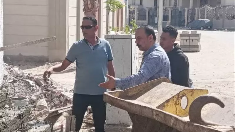 جهاز دمياط الجديدة ينفذ إزالات فورية ويتحفظ على معدات المقاولين