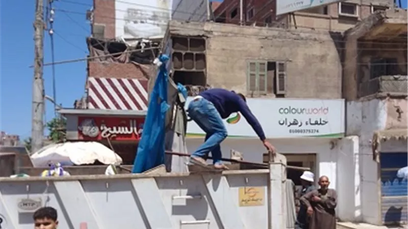 محافظ كفرالشيخ: إزالة 164 إعلانا مخالفا وتقنين 58 آخرين