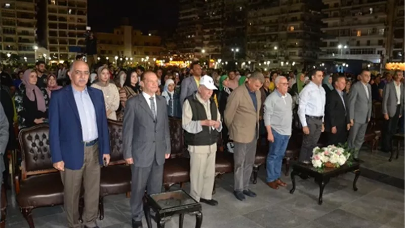 الالاف يحتفلون بأعياد الربيع بكرنفالات فنيه فى ساحة مصر ببورسعيد