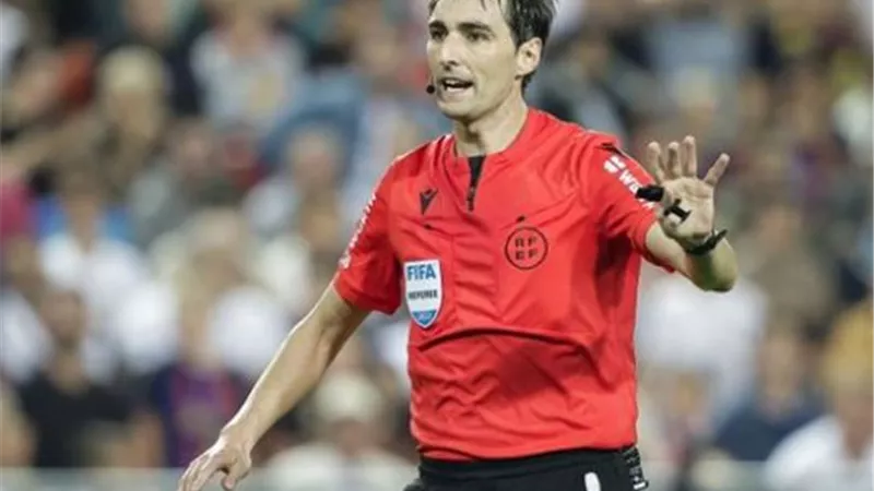 الدورى السعودى.. بيرجوس حكما لمباراة الأهلي والهلال