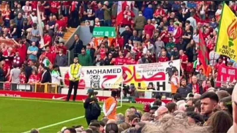 جماهير ليفربول تتغنى .. محمد صلاح ولد فى ليفربول