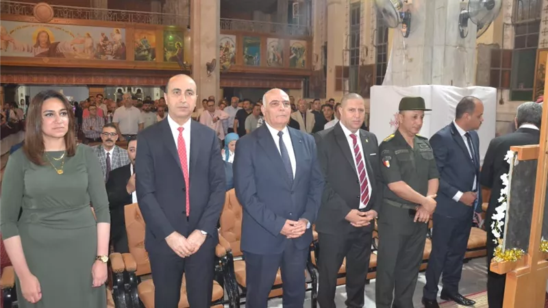 نائب محافظ البحيرة تشهد قداس عيد القيامة المجيد بكاتدرائية دمنهور