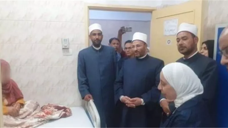 أمين الدعوة بالأزهر الشريف يزور مصابي غزة بمستشفيات الإسماعيلية